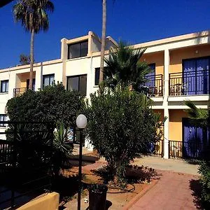 איה נאפה Carina Hotel Apartments 2*, איה נאפה קפריסין